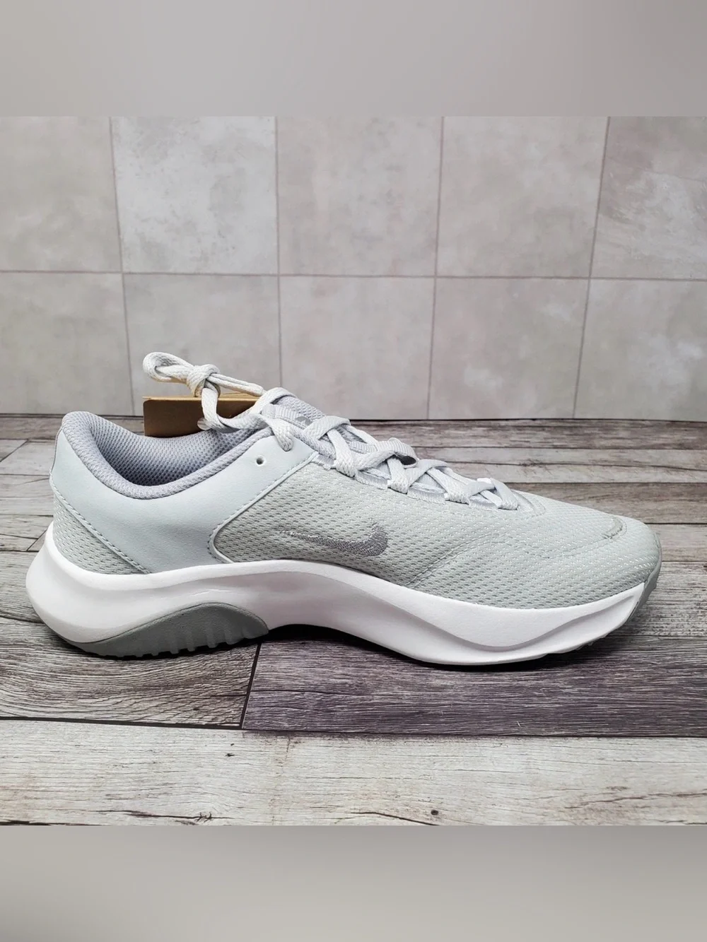 Nike Legend Essential 3 Next Nature Women's Size 7 Platinum Silver DM1119-004